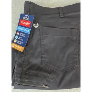Wrangler Pants Men's 40x30 Comfort 4 Way Flex Water Repel Black Utility Work NEW